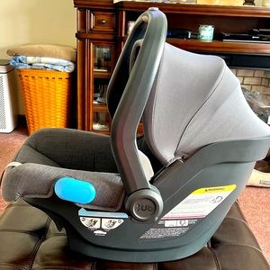 Uppa baby mesa car seat with 2 bases